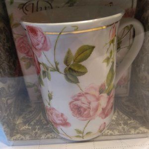 Fine Bone China Cup with Cocktail Napkins